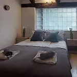 In Stone For Two With A Shared Pool Apartamento