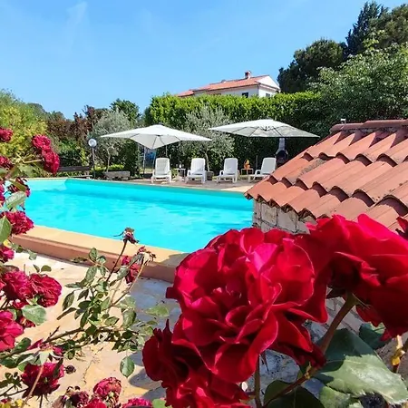 Apartamento In Stone For Two With A Shared Pool