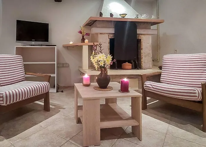 In Stone For Two With A Shared Pool Apartment *