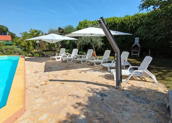 In Stone For Two With A Shared Pool Apartment *
