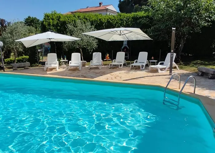 In Stone For Two With A Shared Pool * Rovinjsko Selo