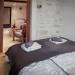 Lägenhet In Stone For Two With A Shared Pool