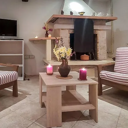 In Stone For Two With A Shared Pool Apartment *