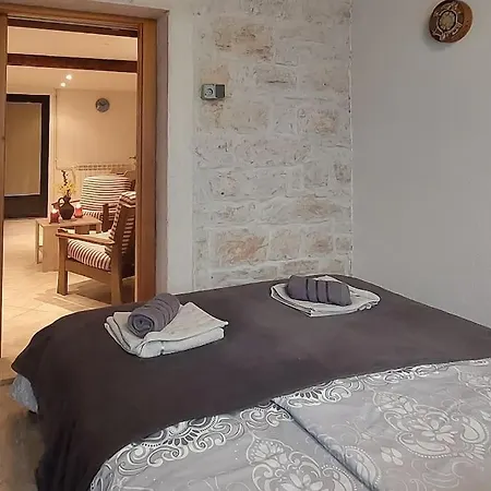 In Stone For Two With A Shared Pool * Rovinjsko Selo