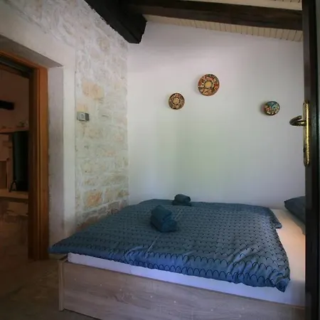 Apartment In Stone For Two With A Shared Pool *