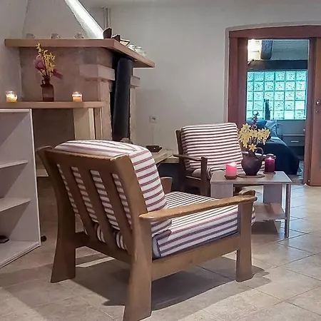 アパート In Stone For Two With A Shared Pool ロヴィンスコ・セロ