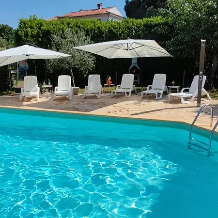 In Stone For Two With A Shared Pool * Rovinjsko Selo