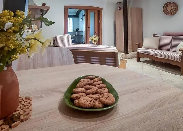 In Stone For Two With A Shared Pool ロヴィンスコ・セロ