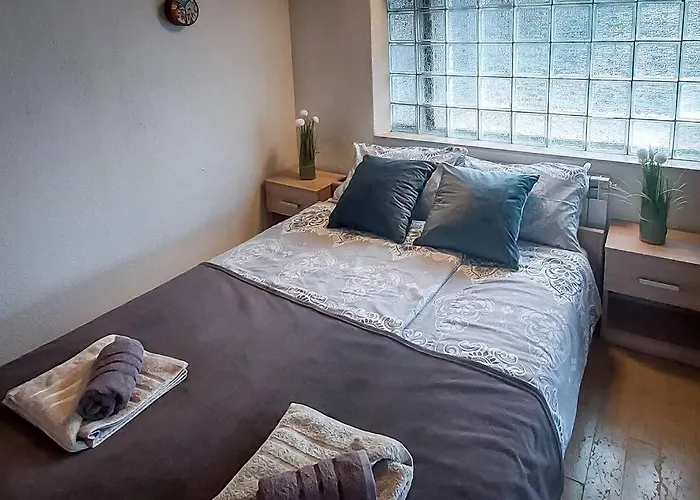 アパート In Stone For Two With A Shared Pool ロヴィンスコ・セロ