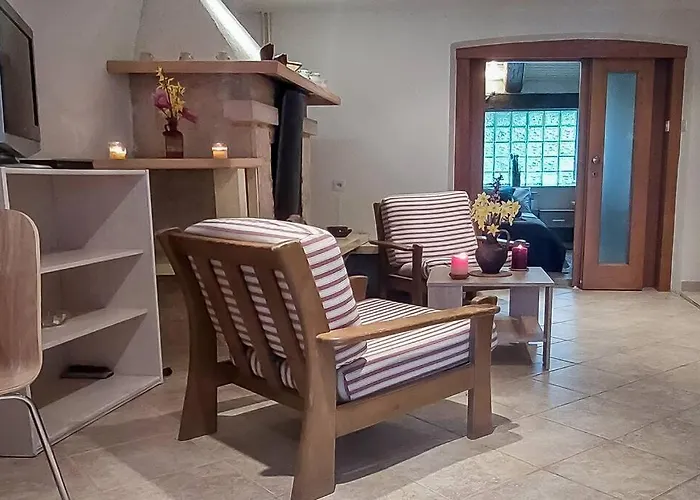 アパート In Stone For Two With A Shared Pool ロヴィンスコ・セロ