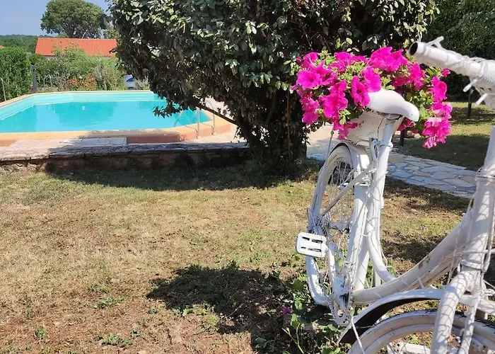 アパート In Stone For Two With A Shared Pool *